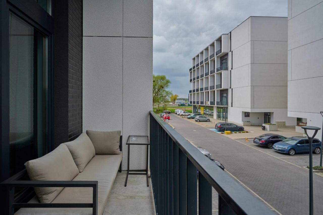 Mezzanine Studio Apartments Zarembowicza Wroclaw Airport By Renters エクステリア 写真
